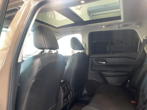 Used 2024 Nissan Rogue SV w/ SV Premium Package image 7