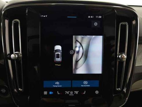 Used 2025 Volvo XC40 B5 Plus image 29