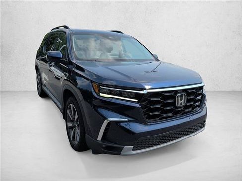 Used 2024 Honda Pilot Touring image 3
