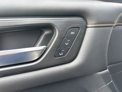 Used 2025 Nissan Armada PRO-4X image 12