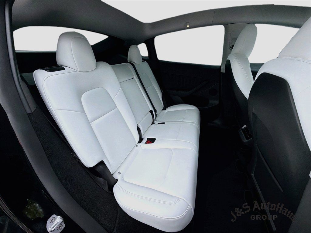 Used 2023 Tesla Model Y Performance AWD/4WD image 34
