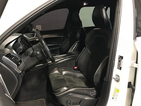 Used 2016 Volvo XC90 T6 R-Design w/ Vision Package image 11