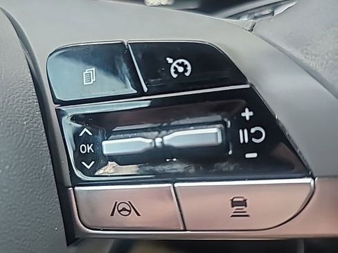 Used 2022 Hyundai Elantra SEL w/ Convenience Package image 8