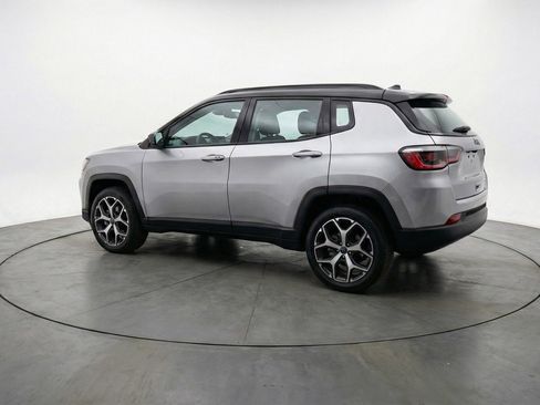 Used 2025 Jeep Compass Limited image 6