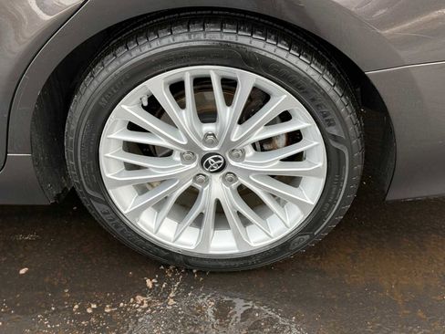 Used 2018 Toyota Camry XLE image 9