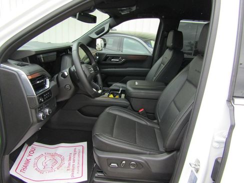 Used 2025 GMC Yukon Denali AWD/4WD image 27