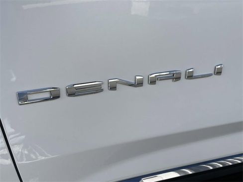 Certified 2023 GMC Yukon Denali Ultimate image 9