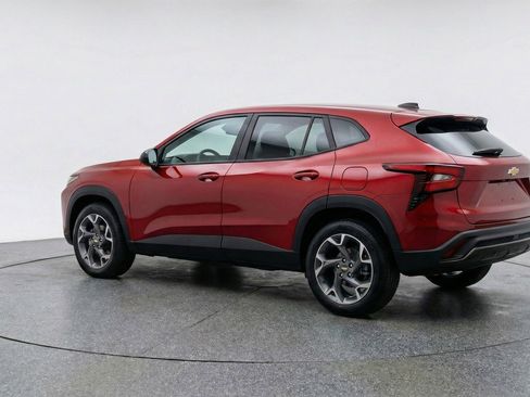 Used 2025 Chevrolet Trax LT image 6