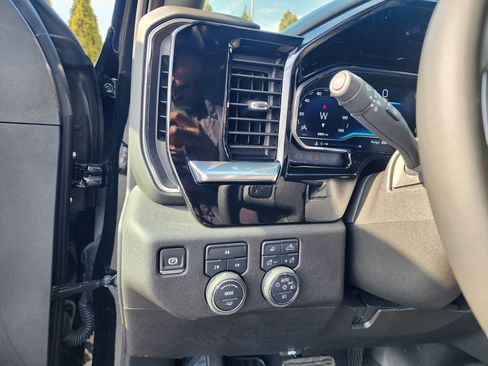 Used 2025 Chevrolet Silverado 2500 LT w/ Z71 Chrome Sport Edition image 28