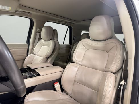 Used 2020 Lincoln Navigator Reserve w/ Luxury Package RWD image 10
