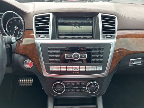 Used 2014 Mercedes-Benz GL 550 4MATIC image 29