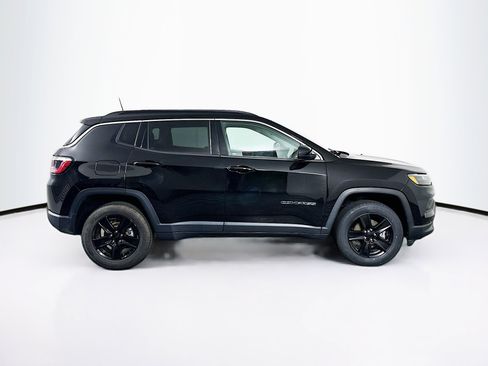 Used 2022 Jeep Compass Latitude AWD/4WD image 10