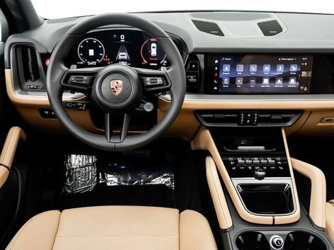 Certified 2026 Porsche Cayenne AWD/4WD image 17