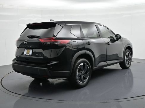 Used 2024 Nissan Rogue SV AWD/4WD image 6