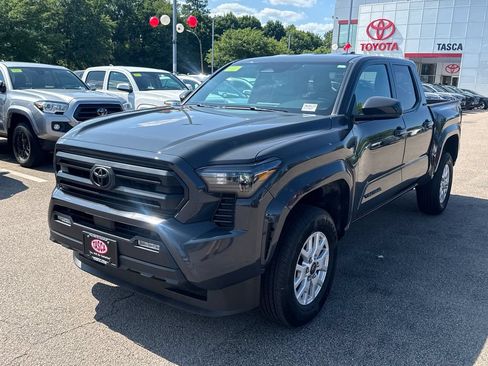Used 2025 Toyota Tacoma SR5 AWD/4WD image 3