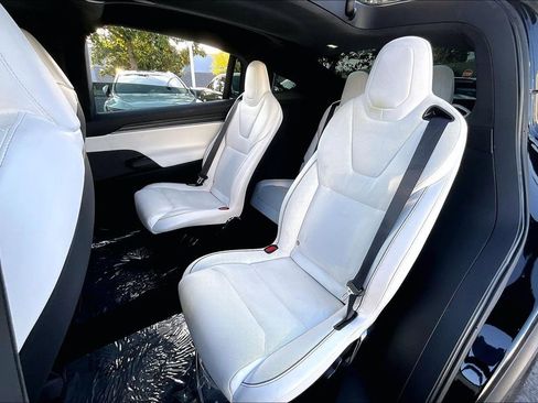 Used 2022 Tesla Model X Plaid image 19