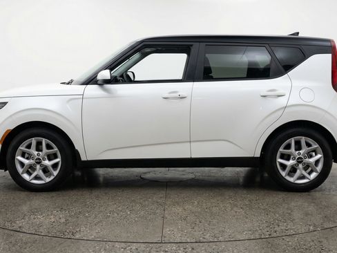 Used 2025 Kia Soul LX w/ LX Technology Package FWD image 5