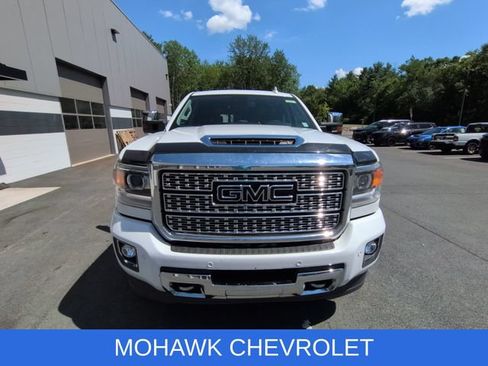 Used 2019 GMC Sierra 2500 Denali w/ Duramax Plus Package AWD/4WD image 14