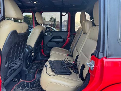 Used 2018 Jeep Wrangler Unlimited Rubicon w/ Uconnect 4C Nav & Sound Group AWD/4WD image 9