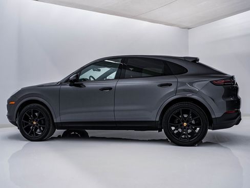 Certified 2023 Porsche Cayenne Coupe image 2