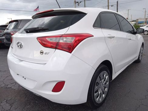 Used 2017 Hyundai Elantra GT image 5