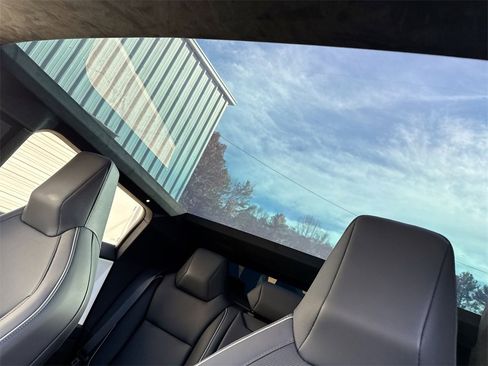 Used 2024 Tesla Cybertruck AWD Crew Cab image 20