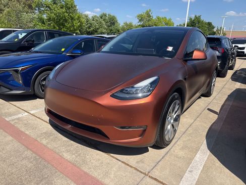 Used 2023 Tesla Model Y Long Range image 1