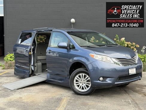 Used 2015 Toyota Sienna XLE FWD image 3