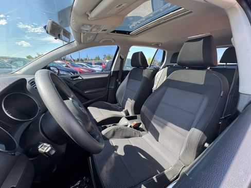 Used 2011 Volkswagen Golf 4-Door image 19