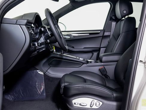New 2026 Porsche Macan image 5