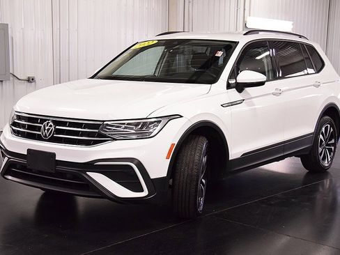 Used 2022 Volkswagen Tiguan S image 3