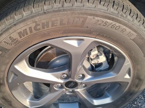 Used 2024 Ford Escape ST-Line w/ Tech Pack #1 FWD image 9