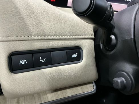 Used 2025 Nissan Armada Platinum Reserve image 30