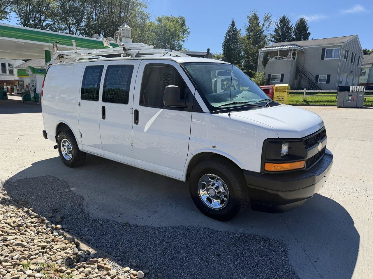 Used 2017 Chevrolet Express 2500 RWD image 10