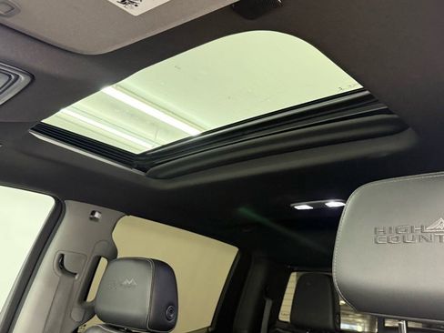 Used 2021 Chevrolet Silverado 1500 High Country w/ Technology Package image 20