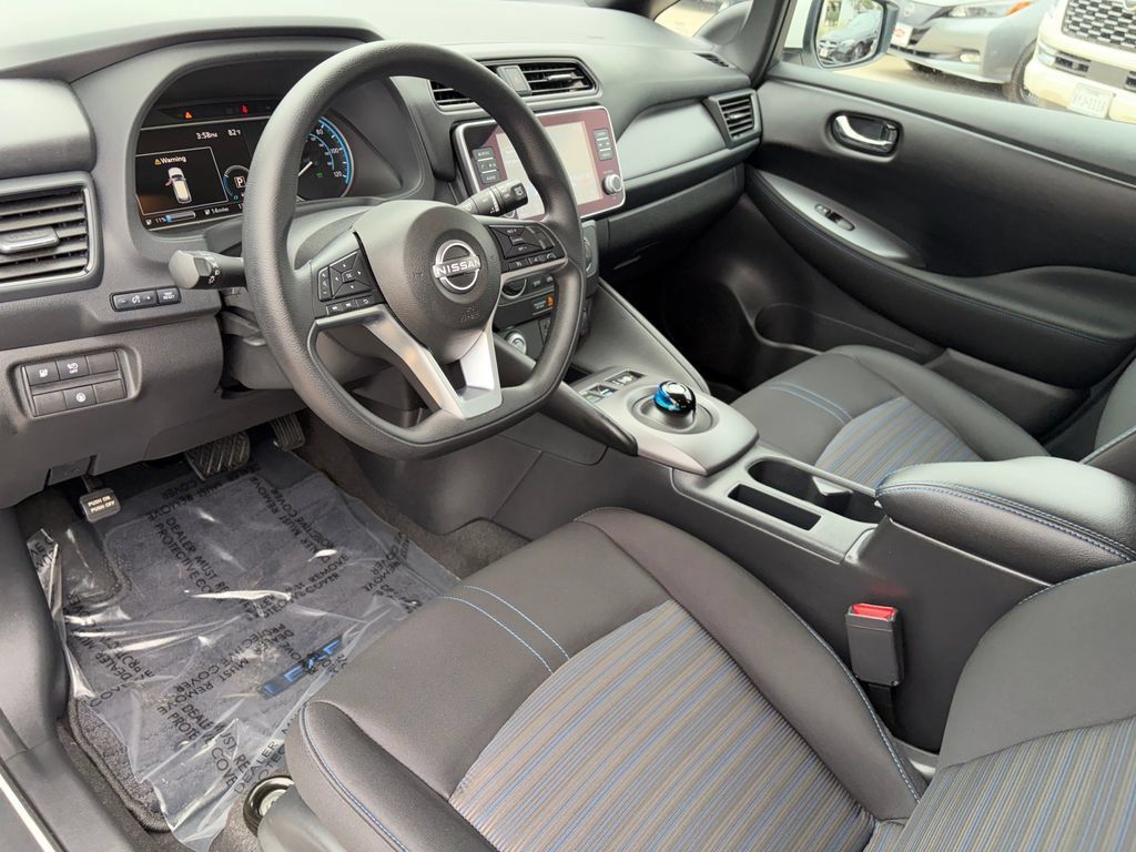 Used 2025 Nissan Leaf S FWD image 8