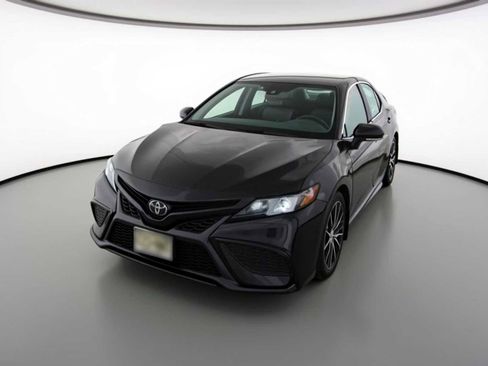 Certified 2023 Toyota Camry SE image 1