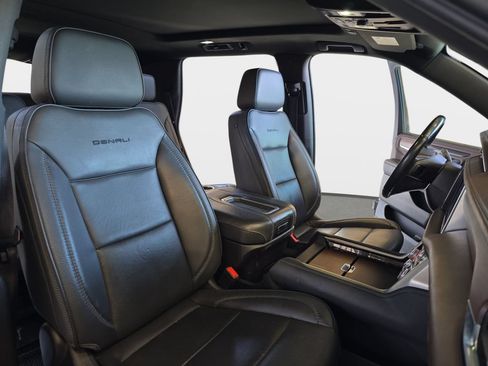Used 2021 GMC Yukon Denali w/ Denali Premium Package AWD/4WD image 12