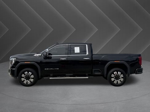 Used 2025 GMC Sierra 2500 Denali AWD/4WD image 3