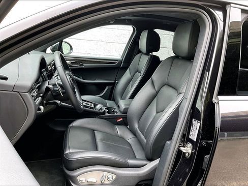 Used 2025 Porsche Macan AWD/4WD image 5