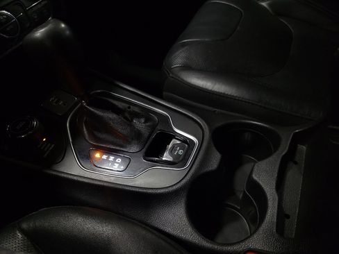 Used 2020 Jeep Cherokee Limited AWD/4WD image 26