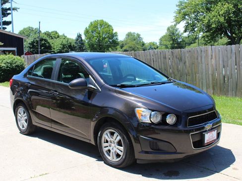 Used 2016 Chevrolet Sonic LT FWD image 2