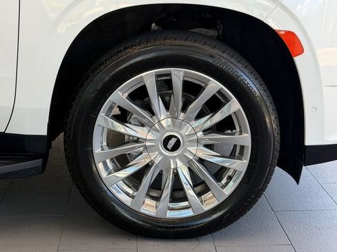 Used 2023 Cadillac Escalade Premium Luxury AWD/4WD image 17