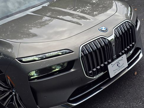 Used 2024 BMW i7 eDrive50 w/ Executive Package RWD image 87
