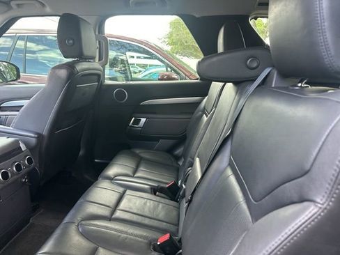 Used 2020 Land Rover Discovery Landmark image 7