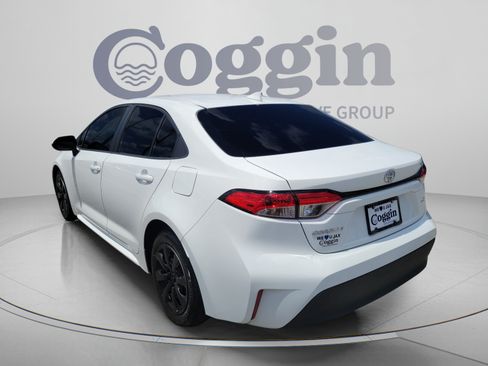 Used 2023 Toyota Corolla LE FWD image 2