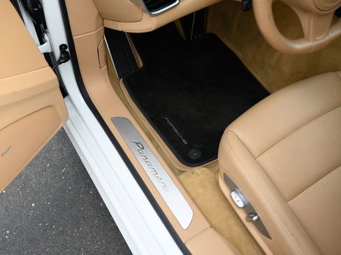 Used 2015 Porsche Panamera 4 image 21