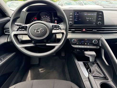 Used 2023 Hyundai Elantra SEL FWD image 21