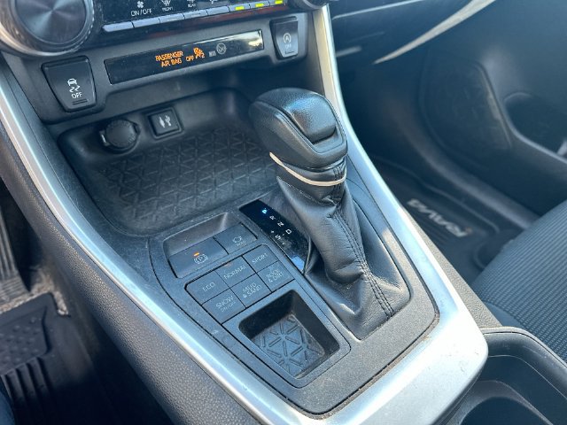 Used 2019 Toyota RAV4 LE AWD/4WD image 25