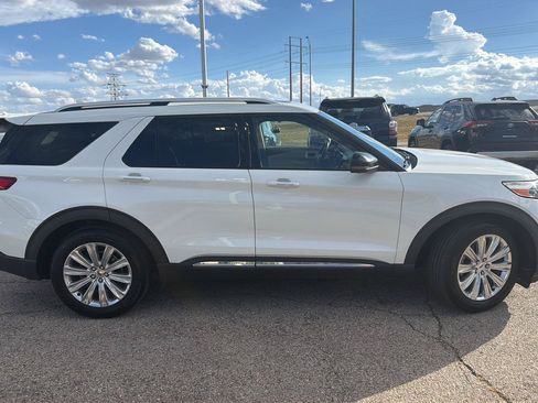 Used 2020 Ford Explorer Limited RWD image 2
